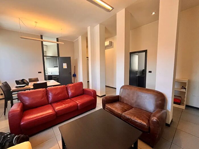 Appartamento con 5 locali in affitto in Via Mezzofanti, Bologna