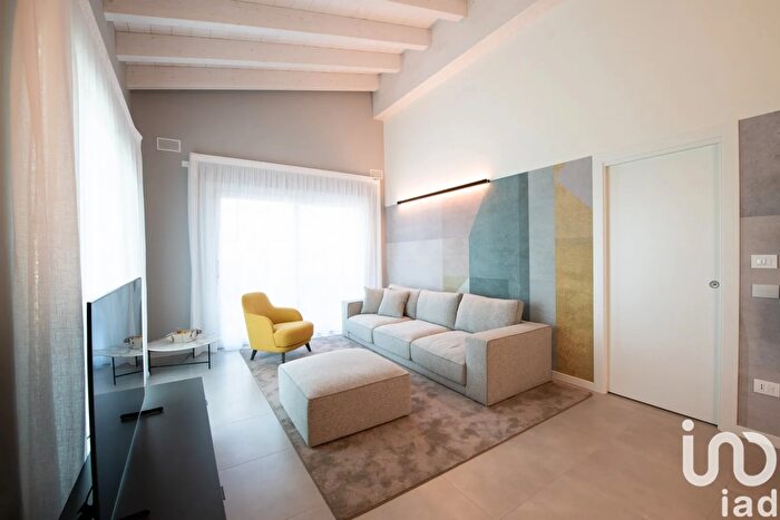 Casa con 5 locali in vendita in Via Grezze, Desenzano Del Garda