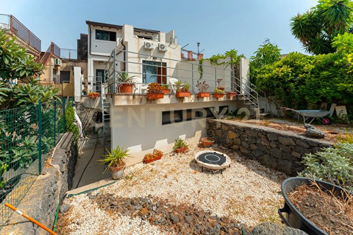 Casa quadrilocale in vendita in Via Ariazzi, Acireale