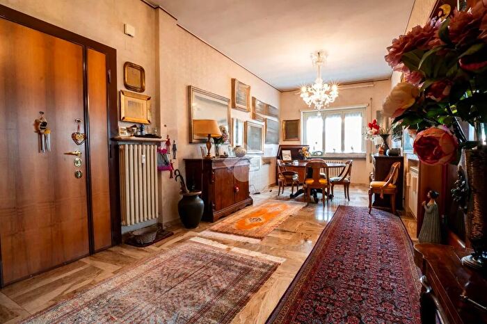 Appartamento trilocale in vendita in Via Isidoro del Lungo, Roma