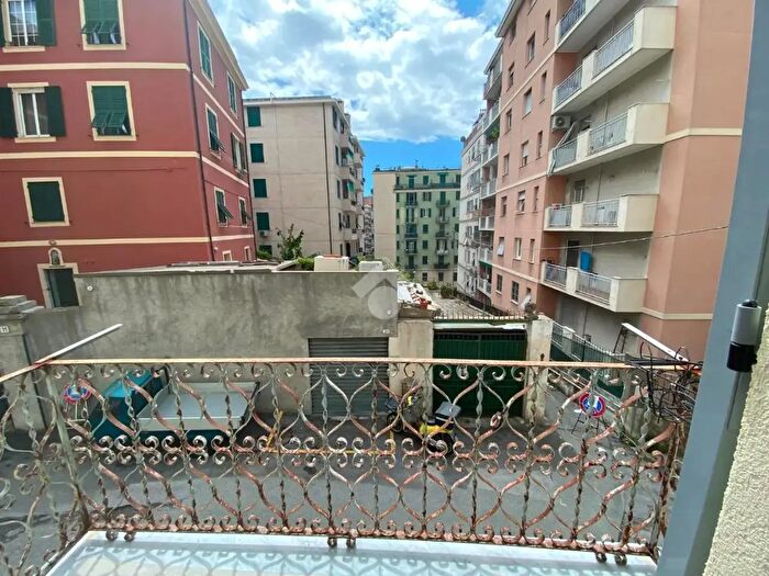 Appartamento con 5 locali in vendita in Via Giuseppe Piantelli, Genova