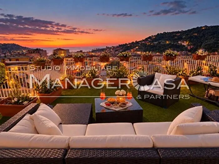 Appartamento quadrilocale in vendita in Via Ghizolfo, Rapallo