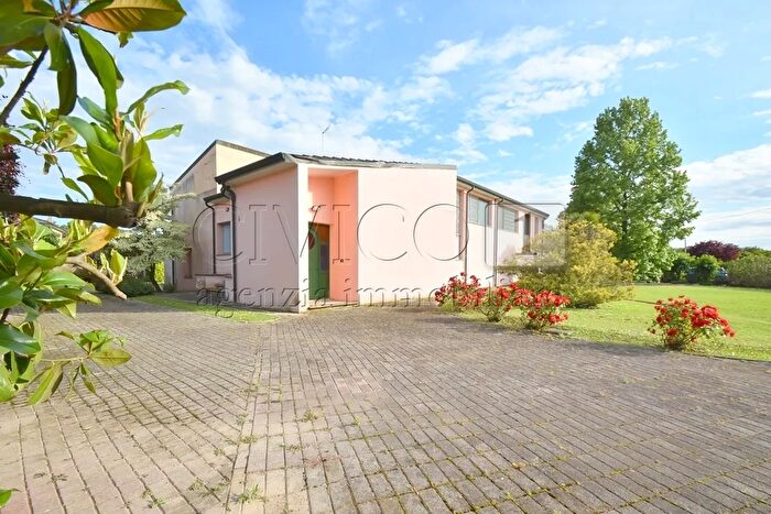 Casa con 9 locali in vendita in Via Pordenone, San Michele Al Tagliamento