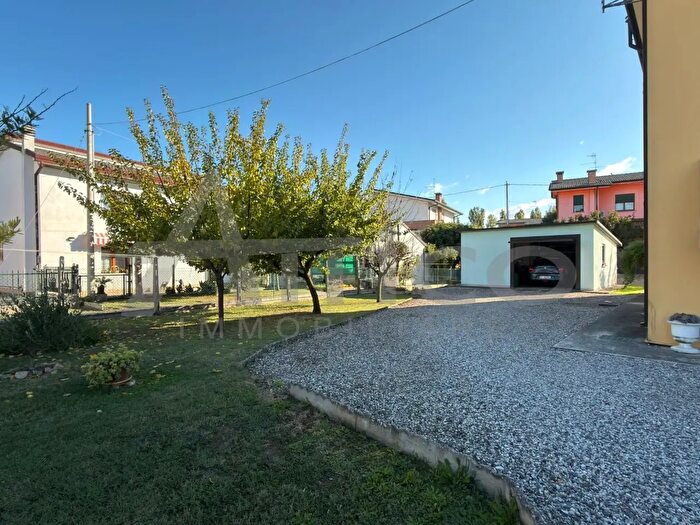 Casa con 6 locali in vendita in Guarda Veneta Ro, Guarda Veneta