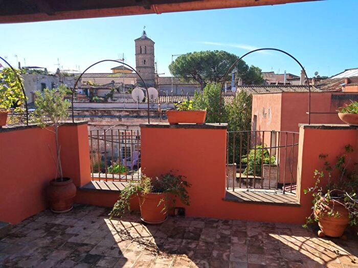 Casa bilocale in affitto in Via della Pelliccia, Trastevere, Roma