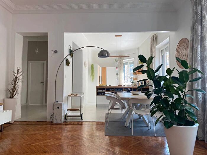 Appartamento con 6 locali in vendita in Via Valentino Carrera Torino, Torino