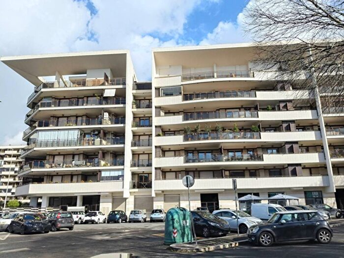 Casa con 5 locali in affitto in Largo S M Stella dellEvangelizzazione, Torrino, Roma