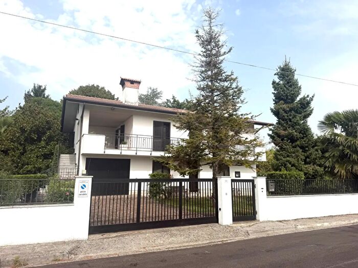 Casa con 10 locali in vendita in Fiumicello Villa Vicentina