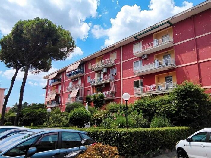 Appartamento trilocale in affitto in Via Nerva, Soccavo, Napoli