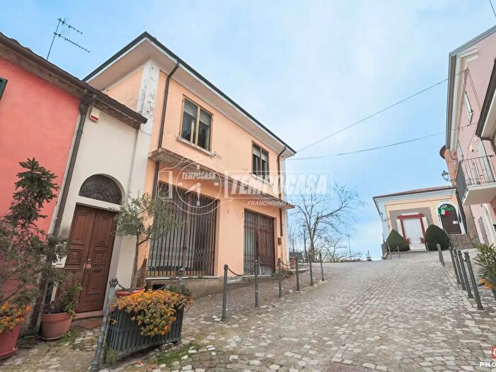 Casa con 6 locali in vendita in Via Prati, San Clemente