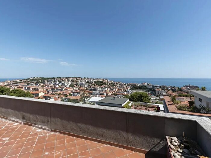 Appartamento quadrilocale in vendita in Via del Conero, Ancona