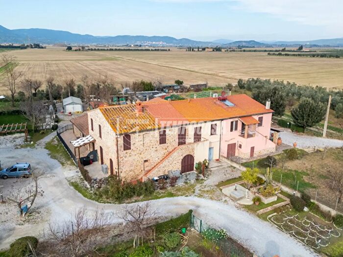 Appartamento trilocale in vendita in Strada Provinciale, Campiglia Marittima