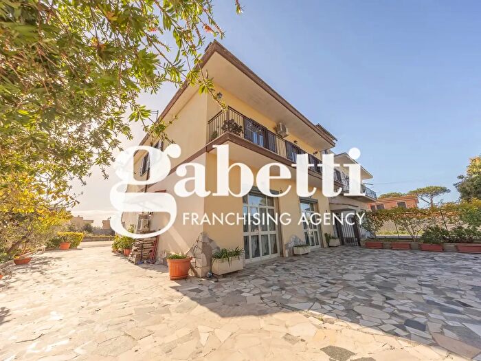 Casa con 5 locali in vendita in Via Gambasca, Roma