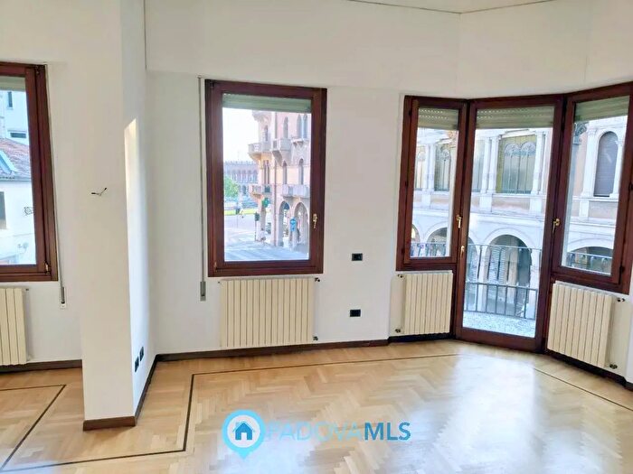 Appartamento quadrilocale in affitto in Via Beato Luca Belludi, Padova