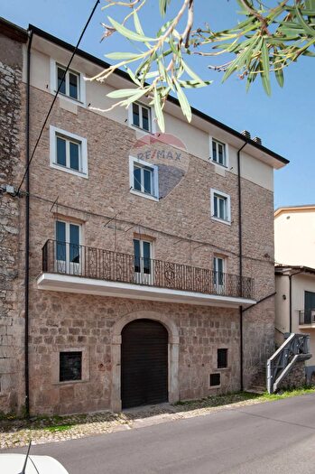 Casa con 8 locali in vendita in Via Principessa Augusta Gabrielli, Prossedi