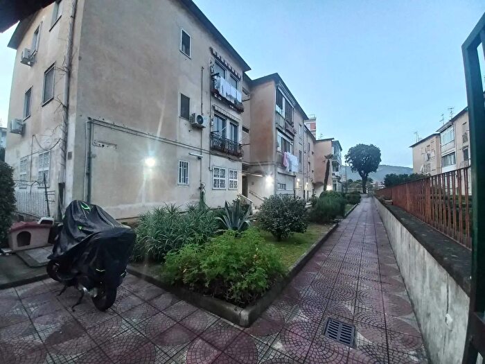 Appartamento trilocale in vendita in Via Nicola E Tullio Porcelli, Napoli