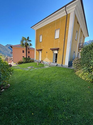 Casa con 8 locali in vendita in Via Roma, Centro Valle Intelvi