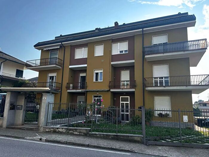 Appartamento quadrilocale in vendita in Via Martesana, Alzate Brianza