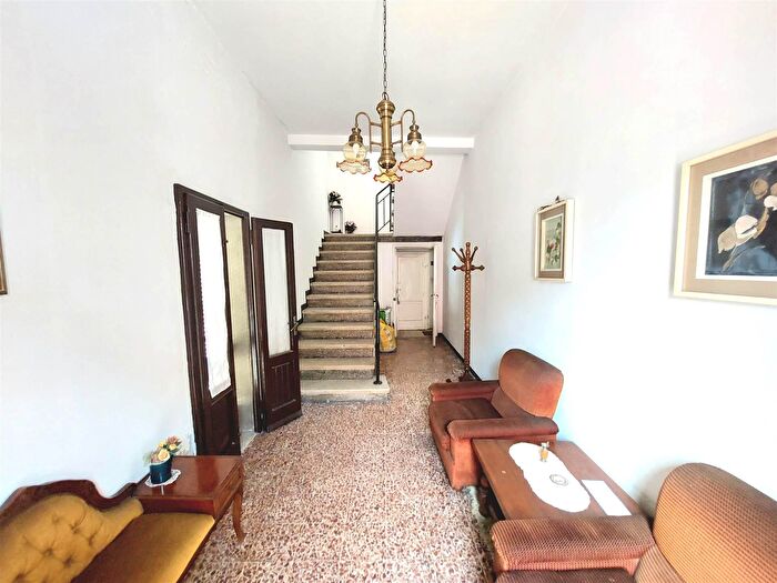 Casa con 10 locali in vendita in Via Giovanni Bosco, Agliana