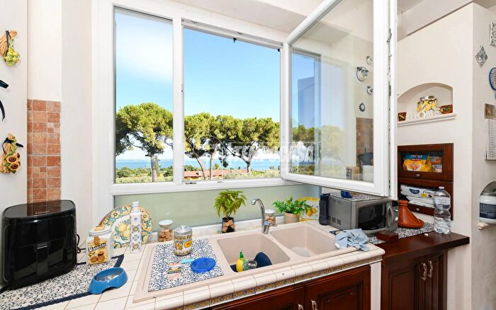 Appartamento quadrilocale in vendita in Via Pergola, Moniga Del Garda