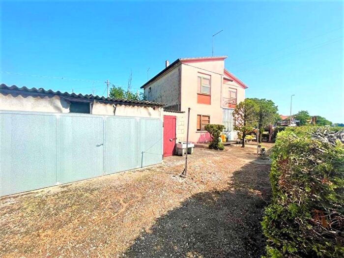 Appartamento trilocale in affitto in Via Venezia, Rosolina