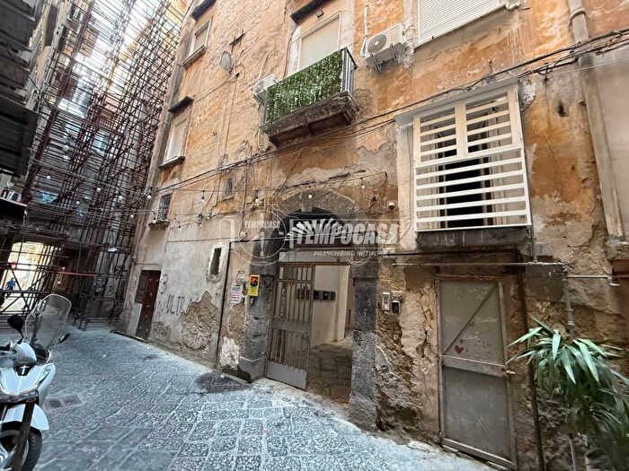 Appartamento bilocale in vendita in Via dei Tribunali, Centro Storico, Napoli