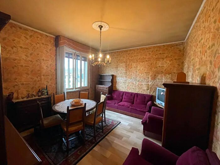 Appartamento trilocale in vendita in Via Reginaldo Giuliani, Firenze