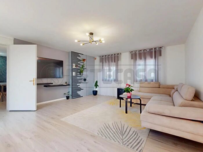 Casa con 8 locali in vendita in Viale Martiri della Liberazione, Carmignano Di Brenta