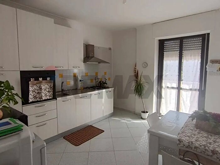 Appartamento trilocale in vendita in Via degli Ulivi, Castelluccio Dei Sauri