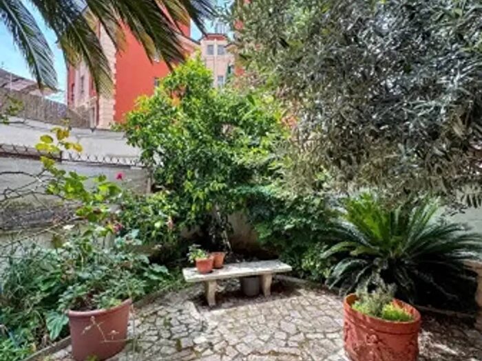 Appartamento trilocale in vendita in Via Antonio Gallonio, Roma