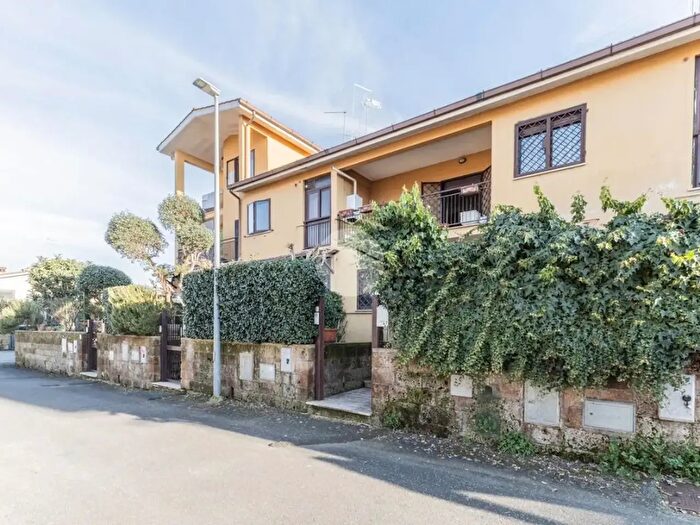 Casa quadrilocale in vendita in Via P Togliatti, Nepi