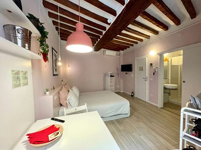 Appartamento monolocale in affitto in Borgo Valorio, Centro Storico, Parma