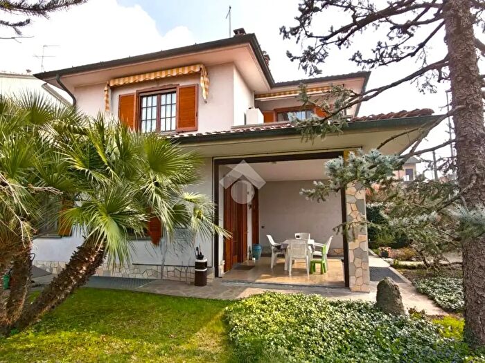 Casa trilocale in vendita in Via San Carlo, Senago