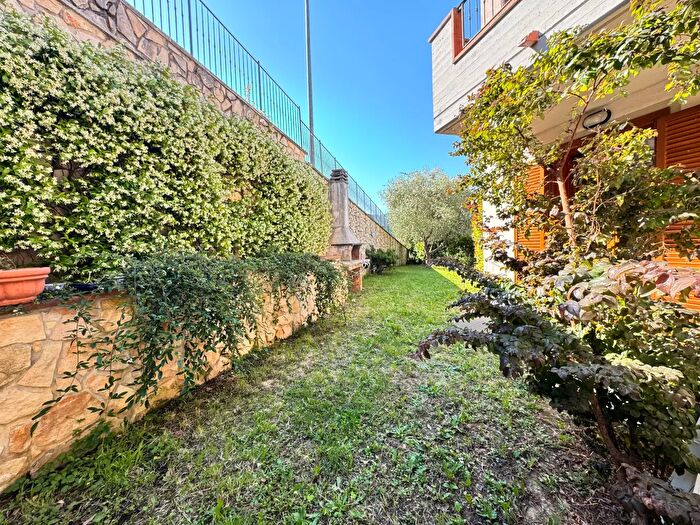 Casa con 6 locali in vendita in Via della Selva a, Vaiano