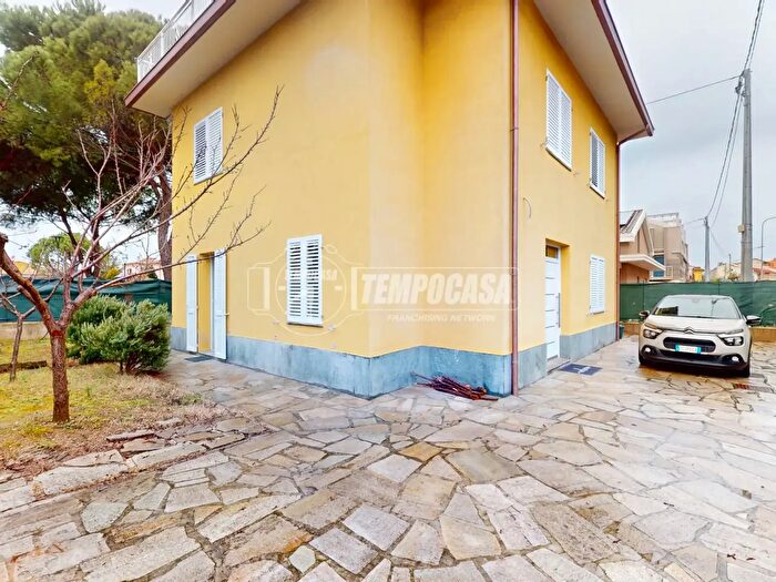 Casa con 6 locali in vendita in Montemarciano