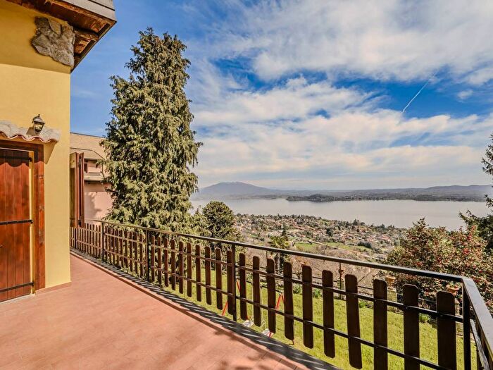 Casa con 6 locali in affitto in Via Balcone, Centro, Massino Visconti