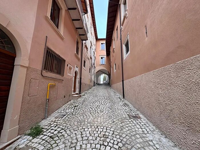 Appartamento trilocale in vendita in Via Arco Ricci, L'Aquila