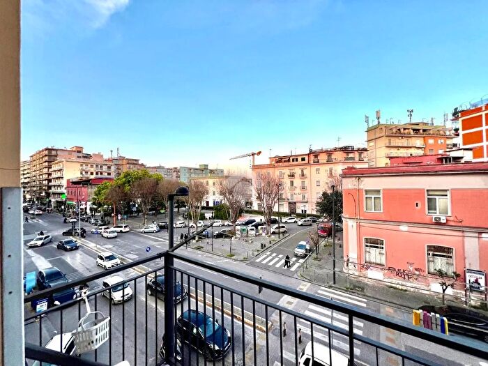 Appartamento bilocale in affitto in Via Benedetto Cairoli, Napoli