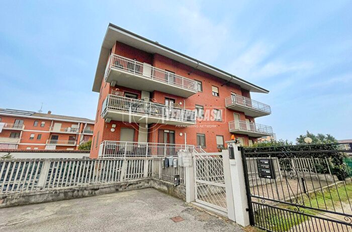 Appartamento con 5 locali in vendita in Via Stazione, None