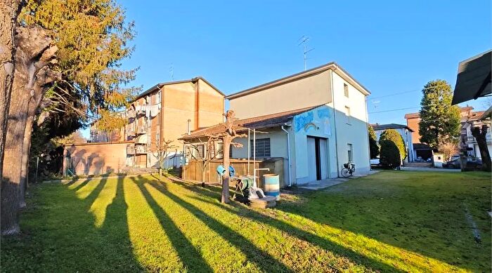 Casa con 9 locali in vendita in G di Vittorio Correggio Re Correggio, Correggio