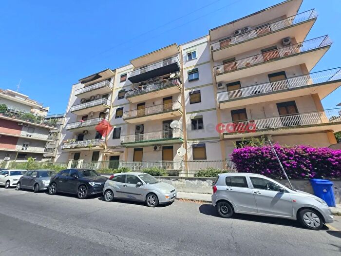 Appartamento trilocale in vendita in Via Quieta, Catania