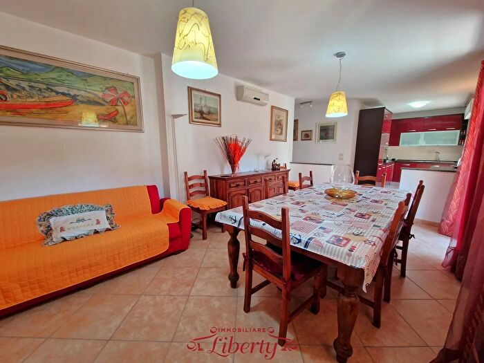 Casa con 7 locali in vendita in Viareggio