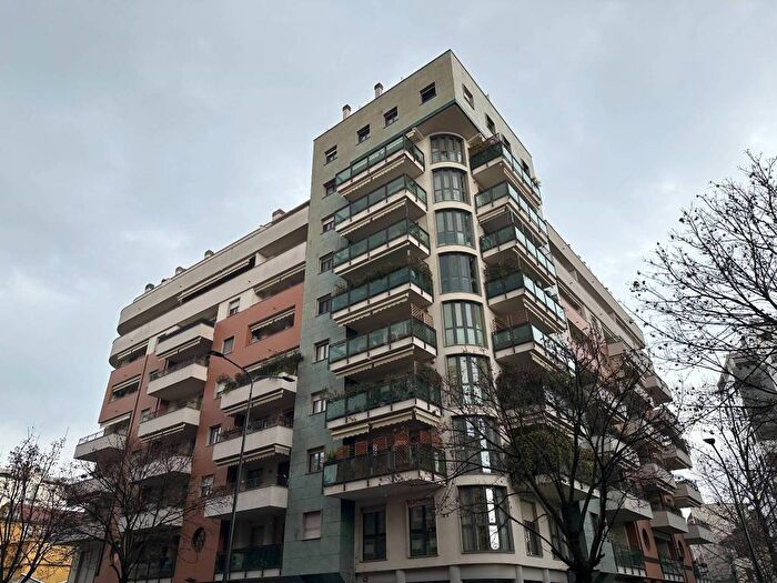 Appartamento bilocale in affitto in Via Legnone, Dergano, Milano