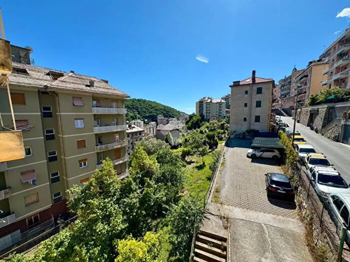 Appartamento con 6 locali in vendita in Via Susanna Fontanarossa, Genova