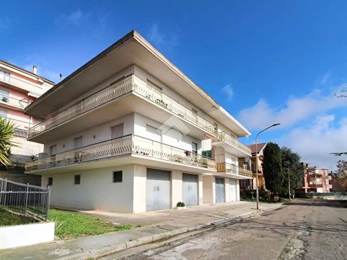 Appartamento con 5 locali in vendita in Via Antonio Vivaldi, Fermo