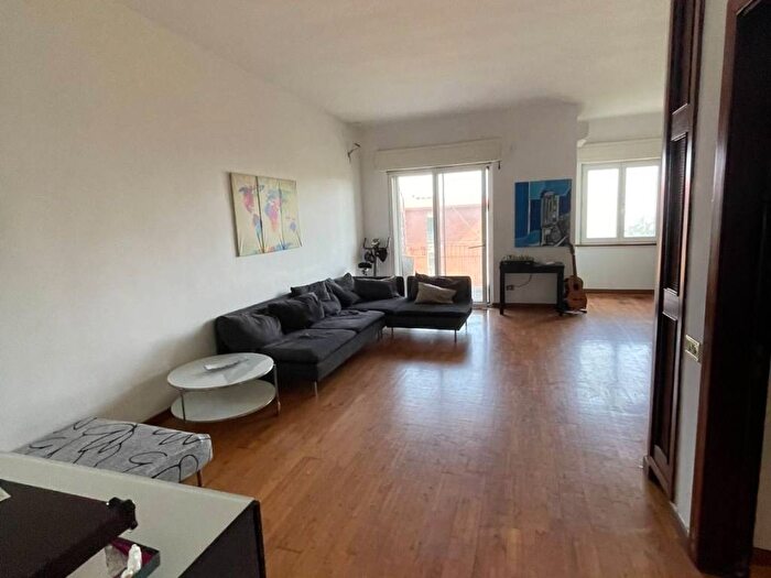 Appartamento con 6 locali in affitto in Via Francesco Petrarca, Posillipo, Napoli