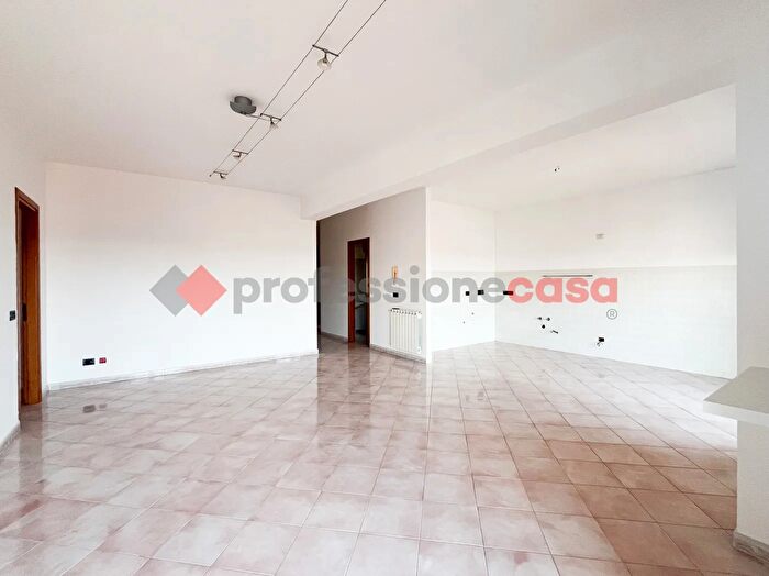 Appartamento quadrilocale in vendita in Via F Amendolia, Pace Del Mela