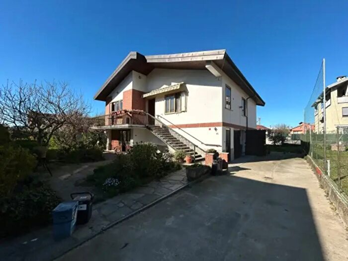 Casa con 6 locali in vendita in Via Dante Alighieri, Carignano