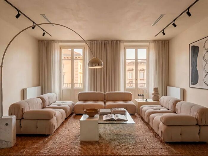 Appartamento con 5 locali in vendita in Via Armando Diaz, Como