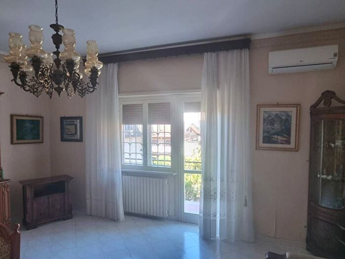 Appartamento trilocale in affitto in Via Ugo Foscolo, Pavona, Castel Gandolfo